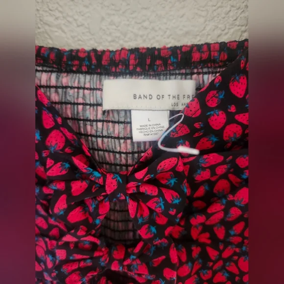Band of the Free Strawberry Tie-Front Crop Top size large - Picture 9 of 16